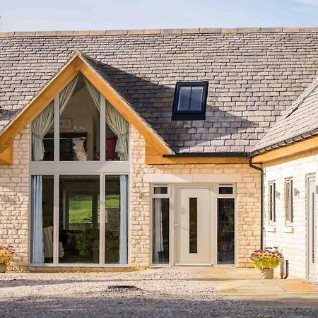 Flynn'S Barn Villa Aylworth Exterior photo