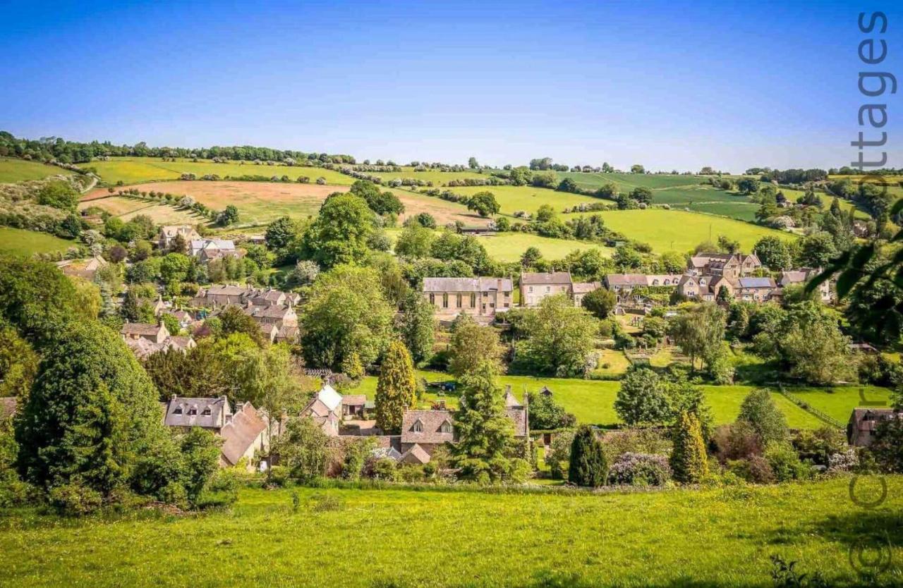 Flynn'S Barn Villa Aylworth Exterior photo